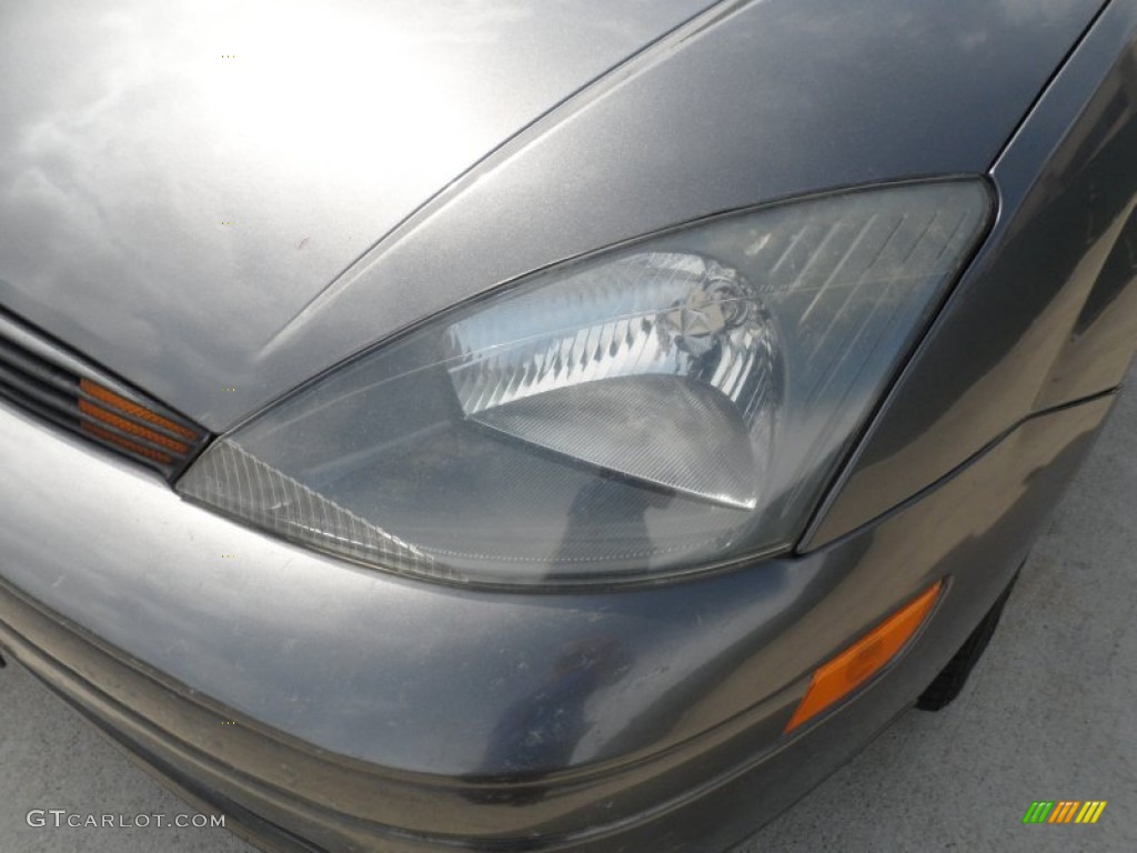 2003 Focus SE Wagon - Liquid Grey Metallic / Medium Graphite photo #10