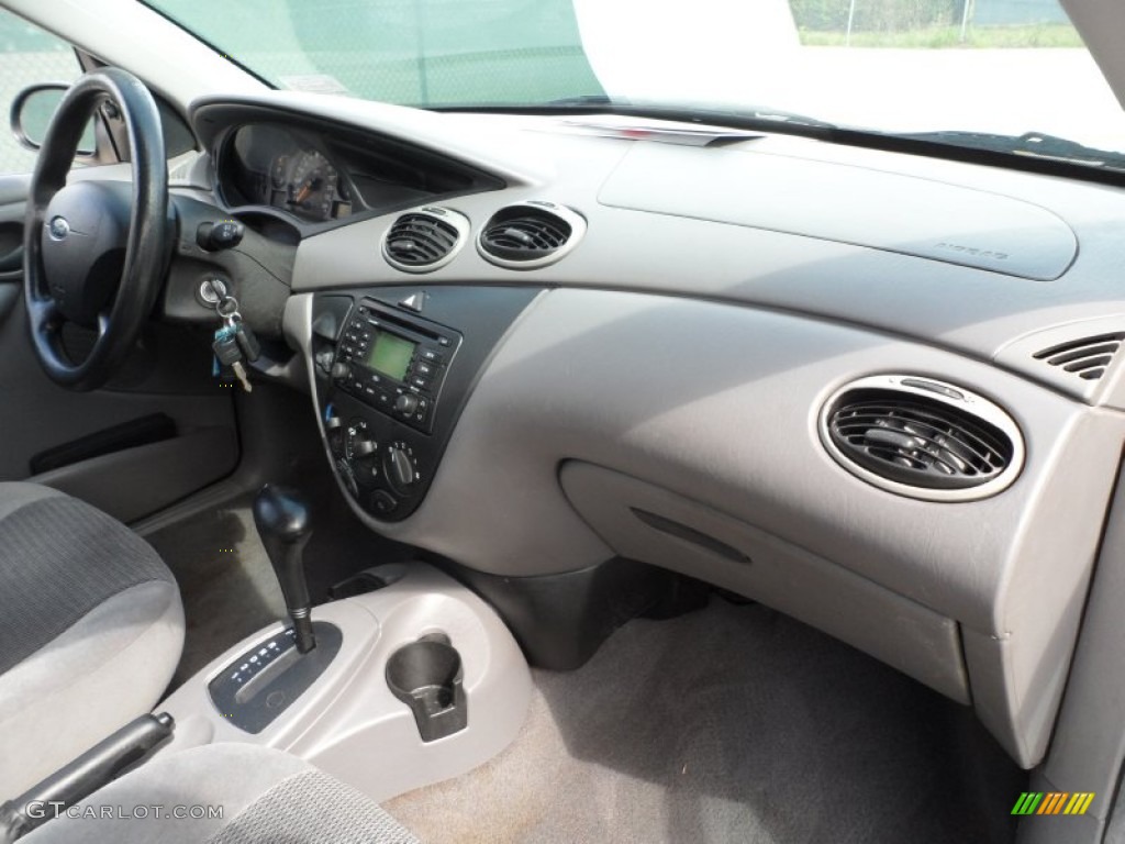 2003 Ford Focus SE Wagon Medium Graphite Dashboard Photo #62065320
