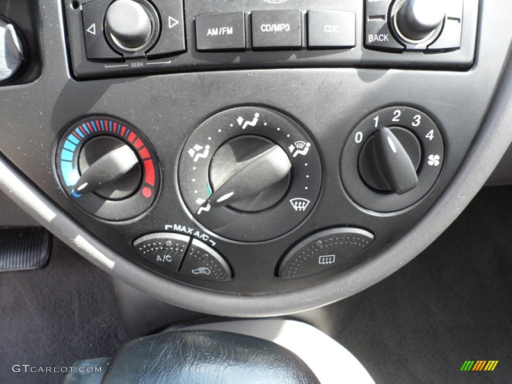 2003 Ford Focus SE Wagon Controls Photo #62065434