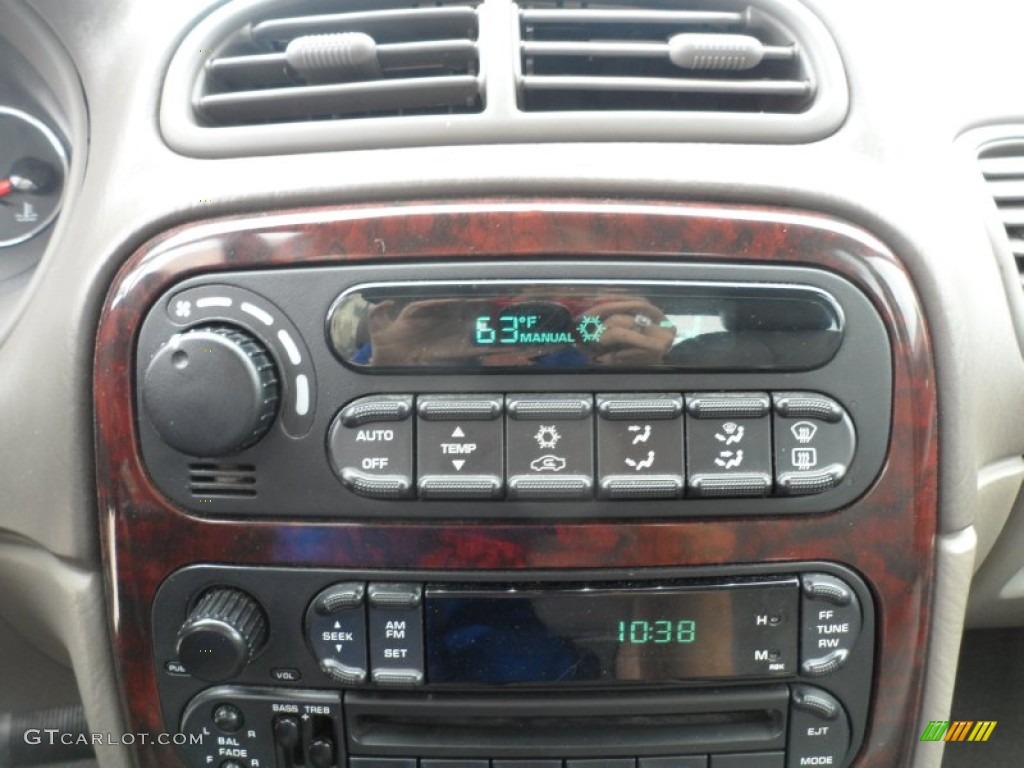 2003 Chrysler Concorde LXi Controls Photo #62065813