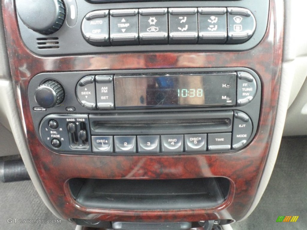 2003 Chrysler Concorde LXi Controls Photo #62065821