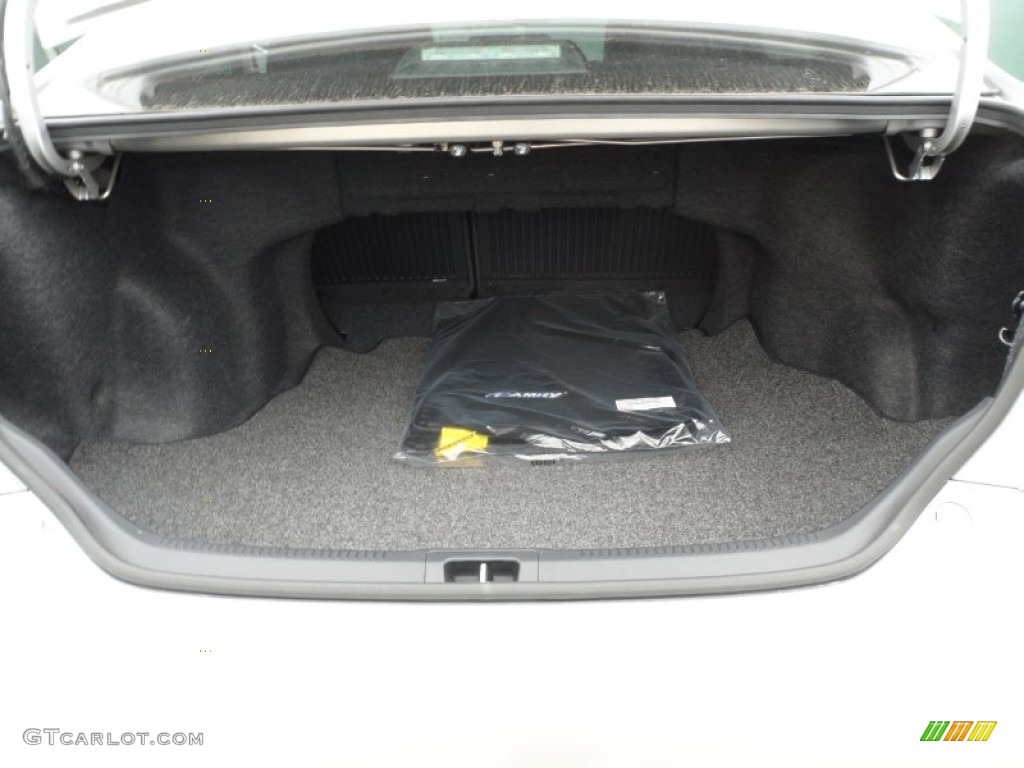2012 Camry SE - Classic Silver Metallic / Black photo #17