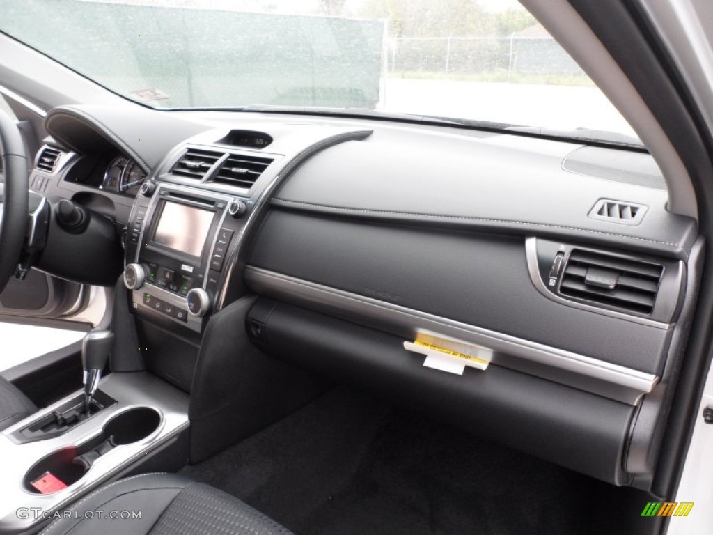 2012 Camry SE - Classic Silver Metallic / Black photo #19