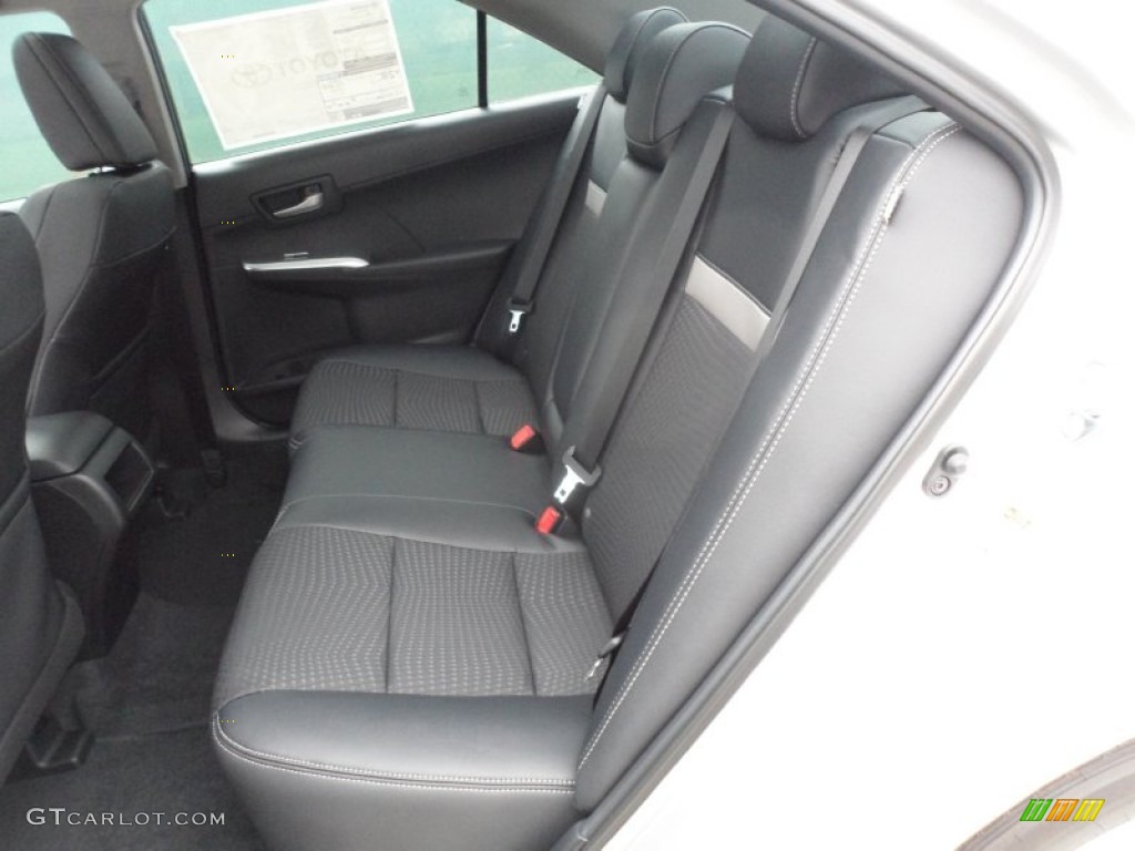 2012 Camry SE - Classic Silver Metallic / Black photo #21