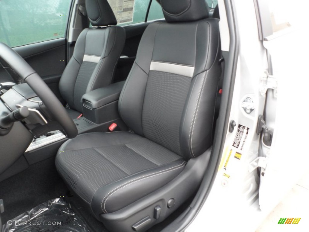2012 Camry SE - Classic Silver Metallic / Black photo #24