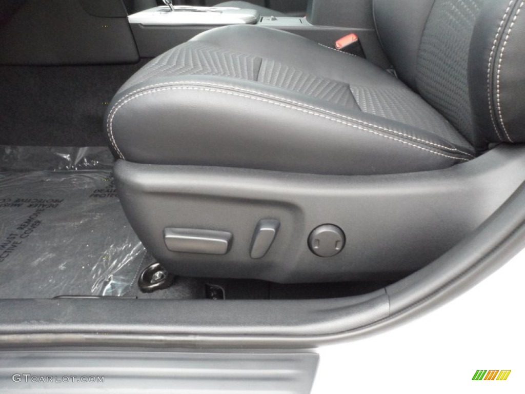 2012 Camry SE - Classic Silver Metallic / Black photo #25