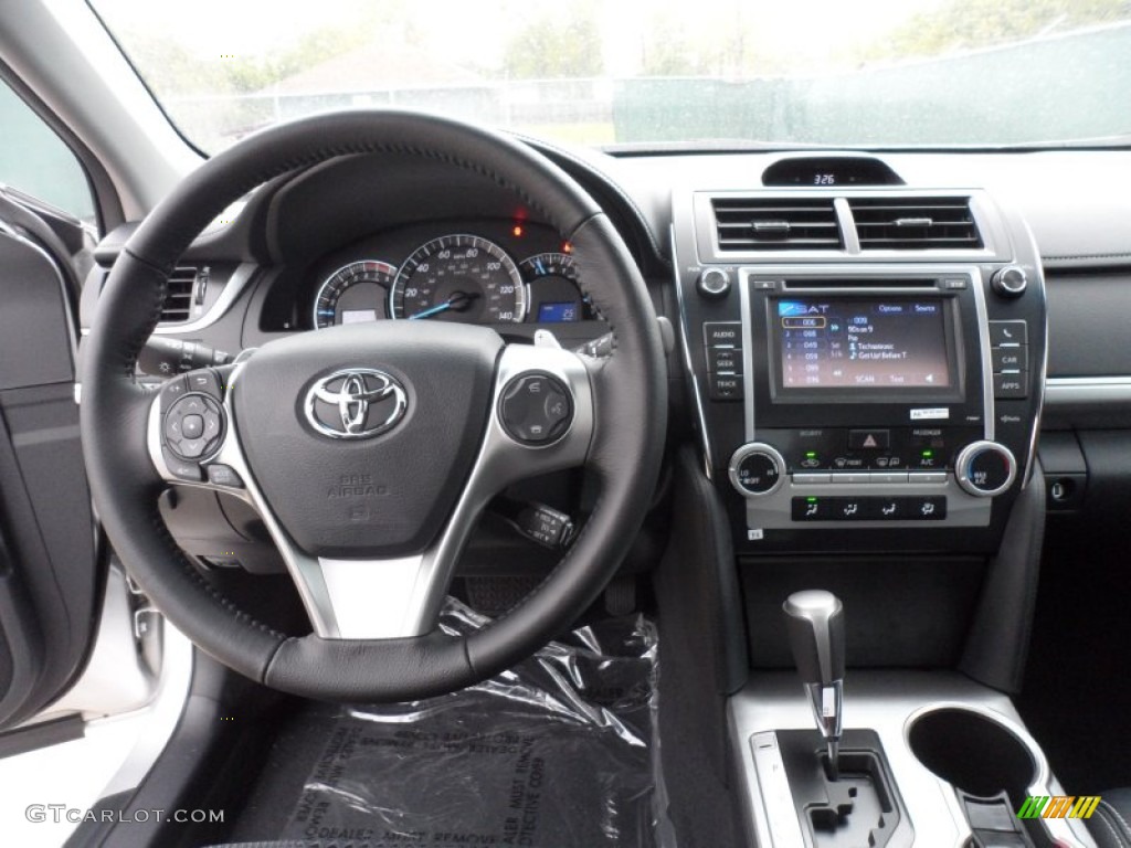 2012 Camry SE - Classic Silver Metallic / Black photo #27