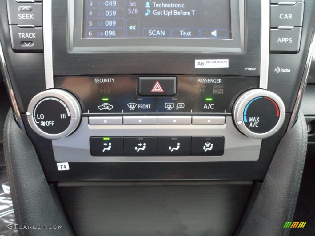 2012 Camry SE - Classic Silver Metallic / Black photo #31