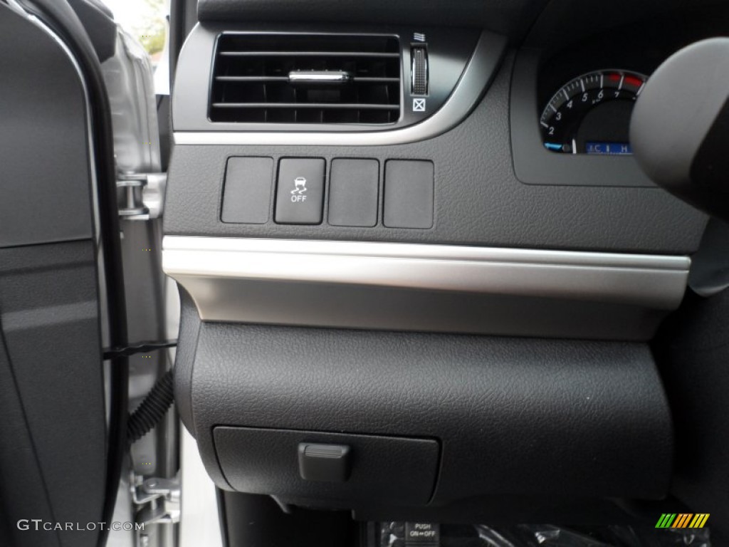 2012 Camry SE - Classic Silver Metallic / Black photo #36