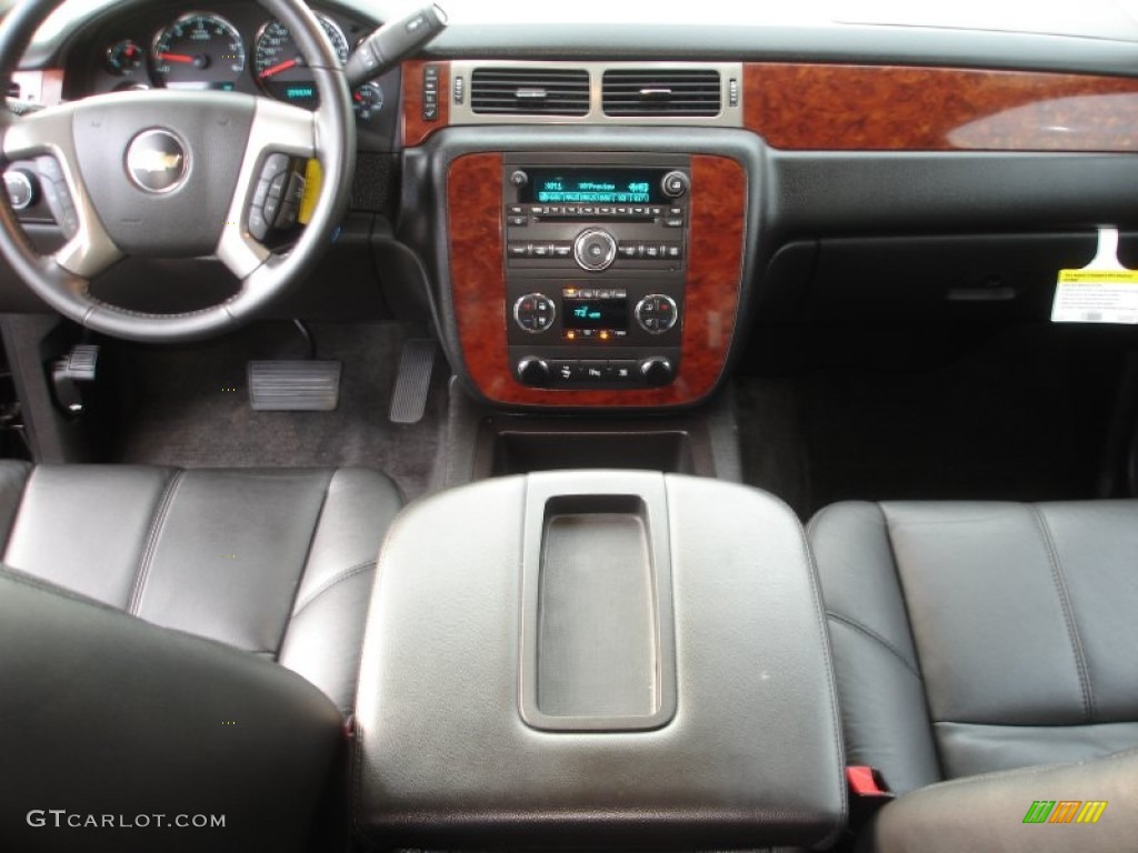 2011 Suburban LT 4x4 - Black / Ebony photo #12