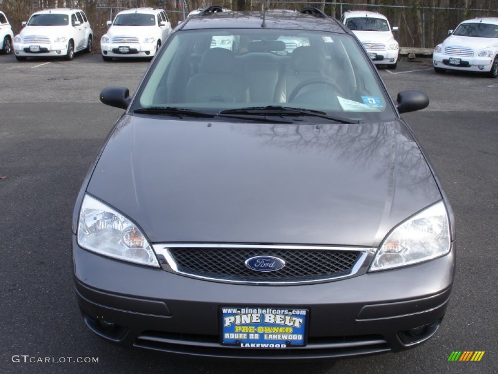 2005 Focus ZXW SES Wagon - Liquid Grey Metallic / Dark Flint/Light Flint photo #2