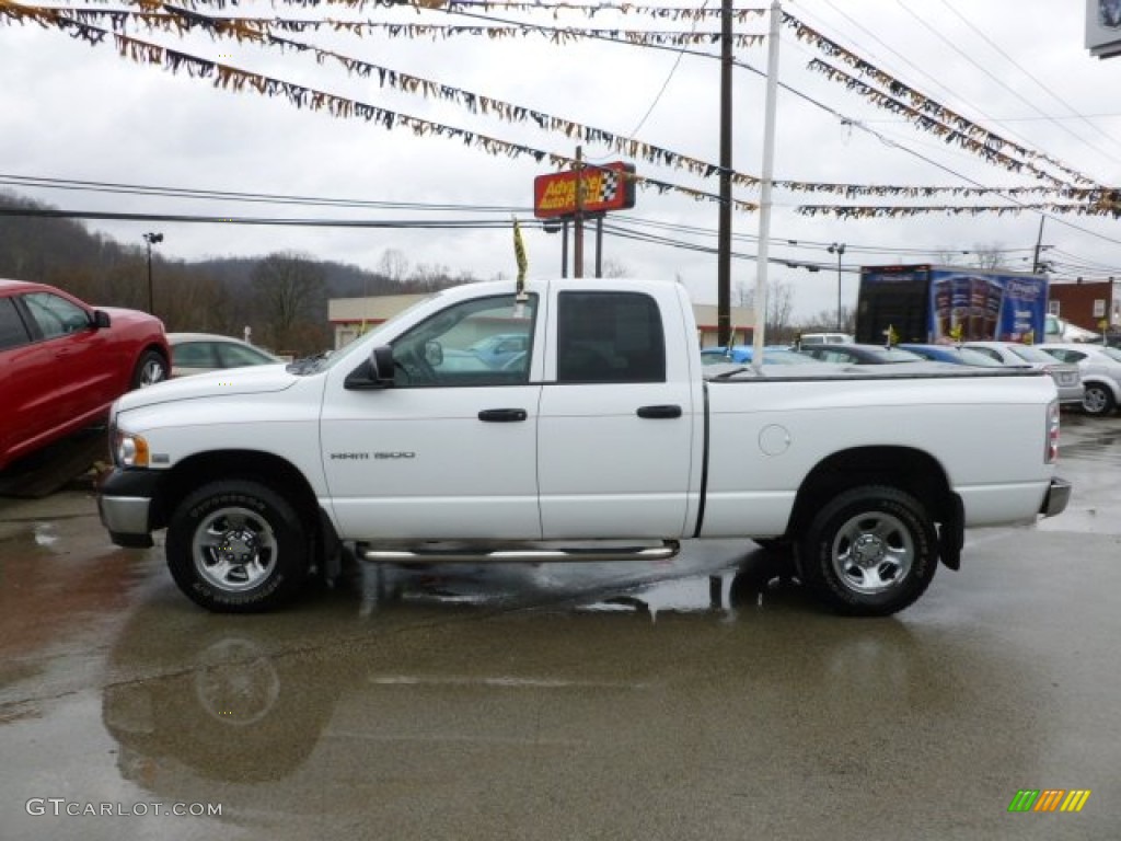 2004 Ram 1500 ST Quad Cab 4x4 - Bright White / Dark Slate Gray photo #2