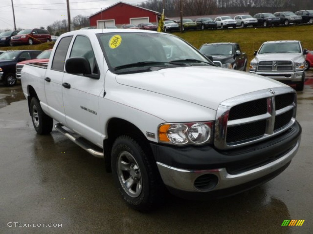 2004 Ram 1500 ST Quad Cab 4x4 - Bright White / Dark Slate Gray photo #7