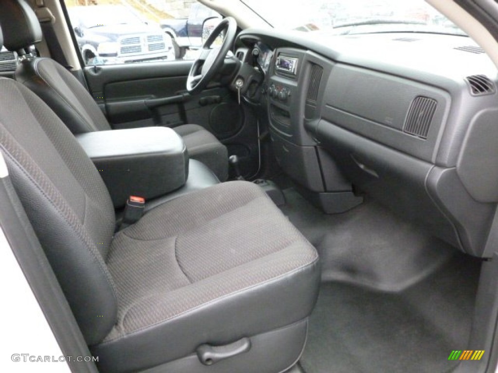 2004 Ram 1500 ST Quad Cab 4x4 - Bright White / Dark Slate Gray photo #20