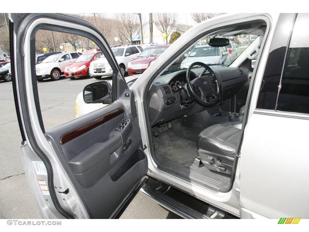 2004 Explorer Limited AWD - Silver Birch Metallic / Graphite photo #9