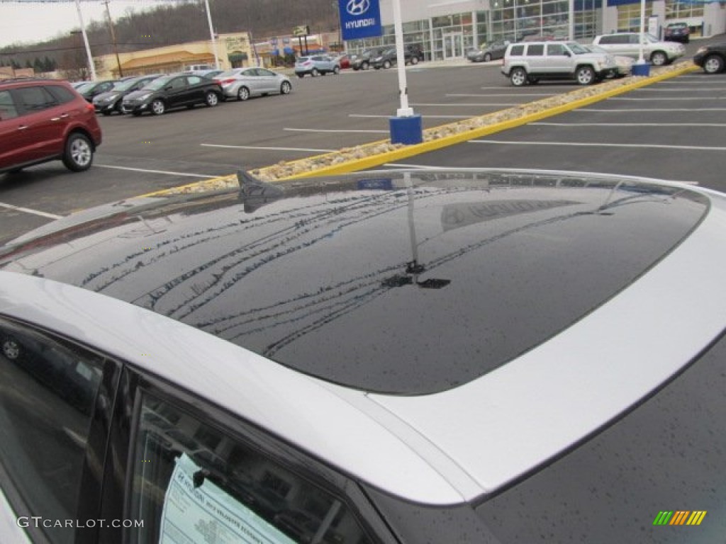 2012 Hyundai Veloster Standard Veloster Model Sunroof Photo #62081066