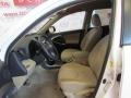 Super White - RAV4 I4 Photo No. 15