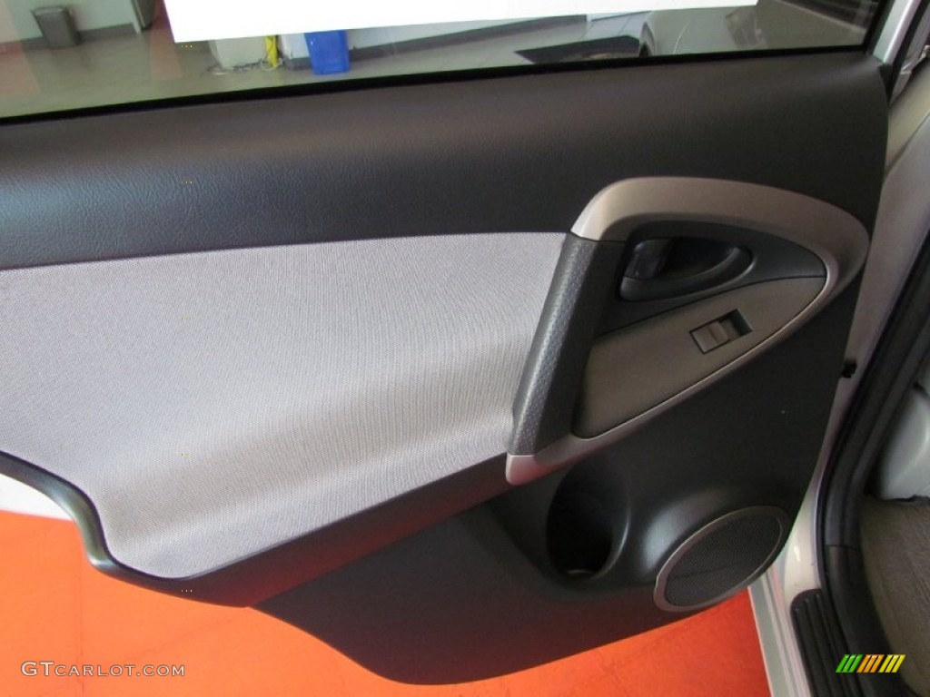 2007 RAV4 I4 - Classic Silver Metallic / Ash Gray photo #9