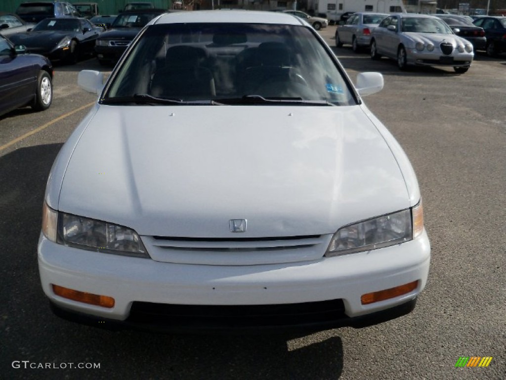 1994 Accord LX Sedan - Frost White / Beige photo #1
