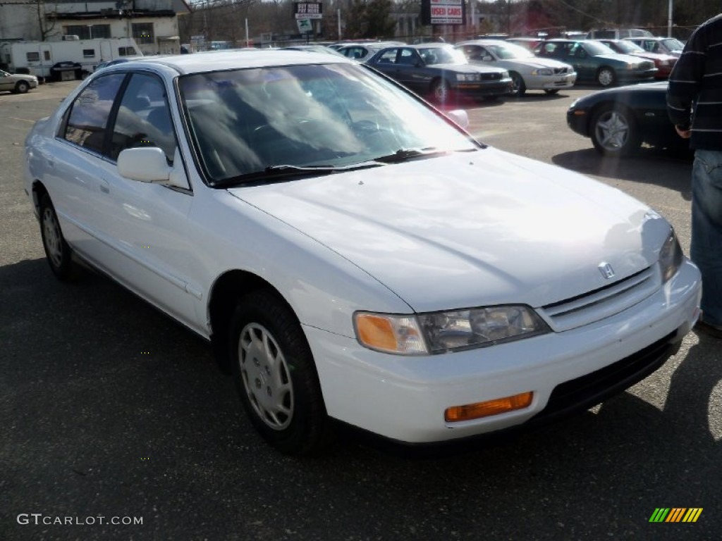 1994 Accord LX Sedan - Frost White / Beige photo #2