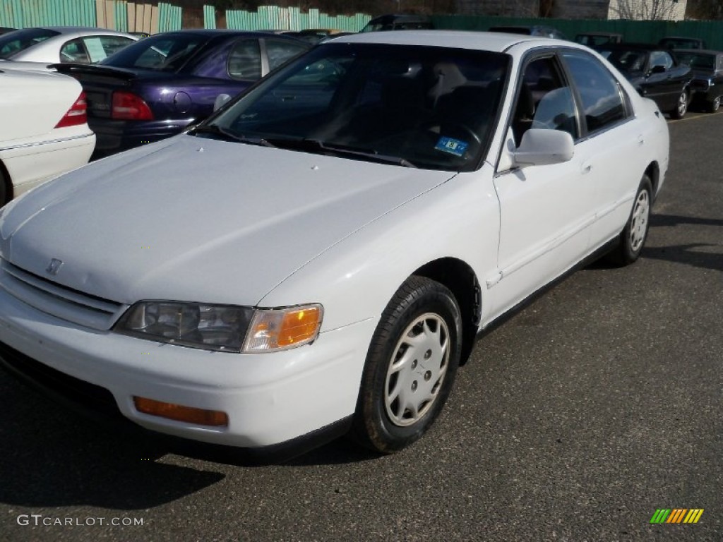 1994 Accord LX Sedan - Frost White / Beige photo #3