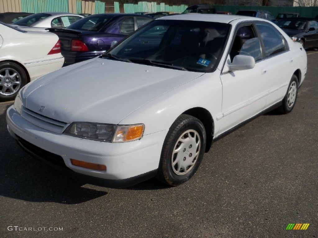 1994 Accord LX Sedan - Frost White / Beige photo #4