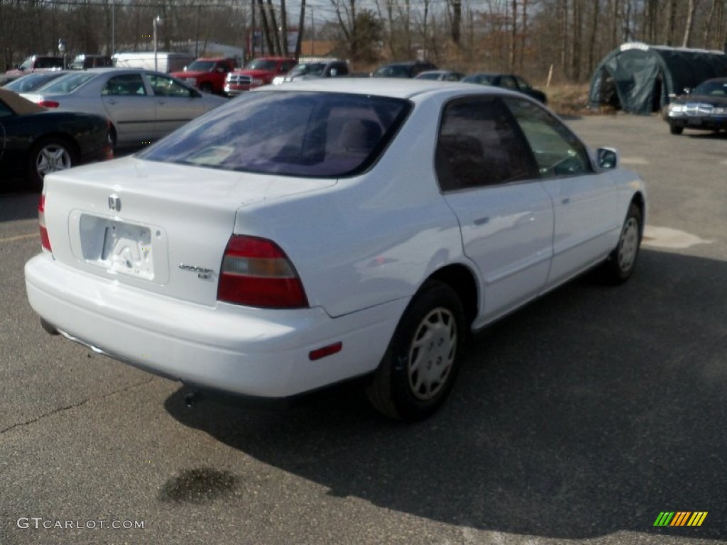 1994 Accord LX Sedan - Frost White / Beige photo #7