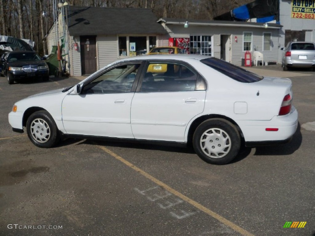 1994 Accord LX Sedan - Frost White / Beige photo #8