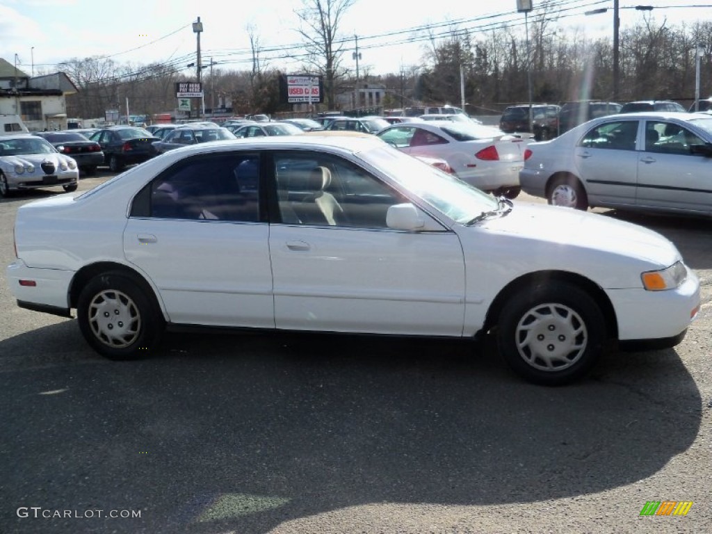 1994 Accord LX Sedan - Frost White / Beige photo #9