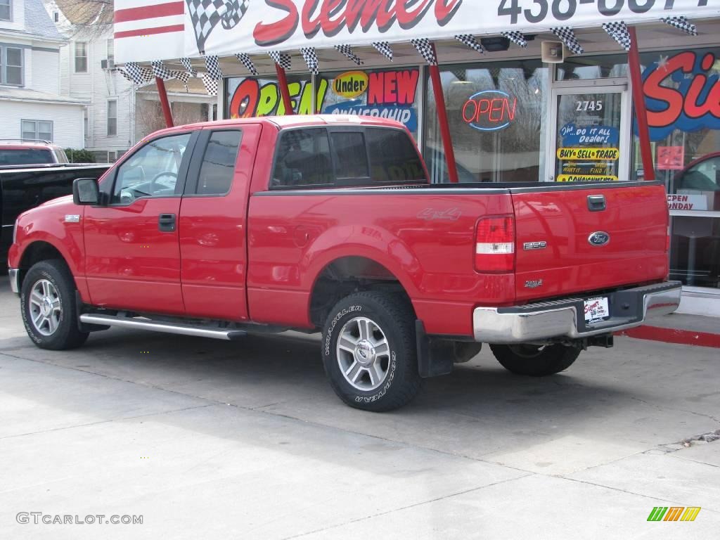 2005 F150 XLT SuperCab 4x4 - Bright Red / Medium Flint/Dark Flint Grey photo #3