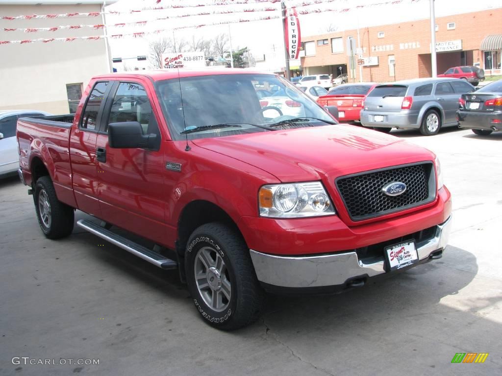 2005 F150 XLT SuperCab 4x4 - Bright Red / Medium Flint/Dark Flint Grey photo #11