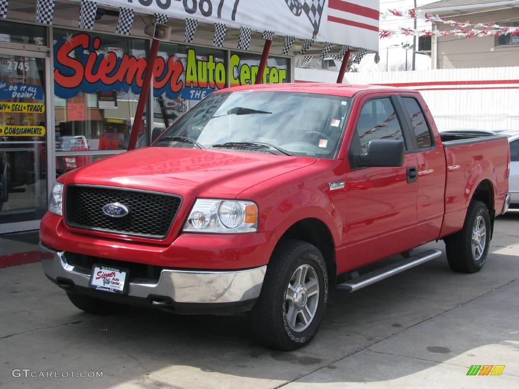 2005 F150 XLT SuperCab 4x4 - Bright Red / Medium Flint/Dark Flint Grey photo #12