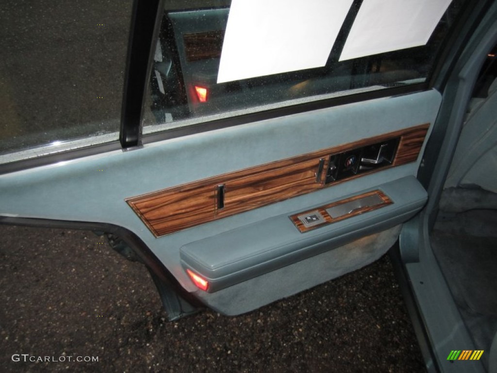 1987 Buick Electra Park Avenue Sage Green Door Panel Photo #62101210