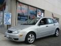CD Silver Metallic 2005 Ford Focus ZX5 SES Hatchback