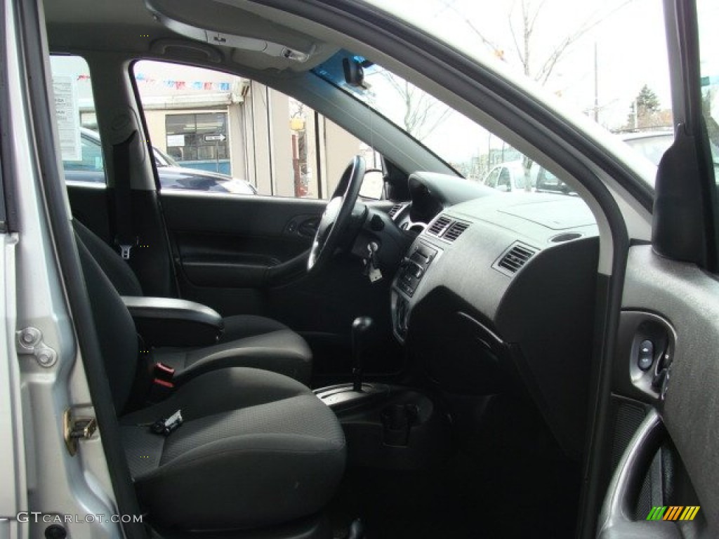2005 Focus ZX5 SES Hatchback - CD Silver Metallic / Charcoal/Charcoal photo #8