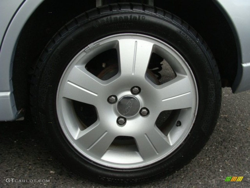 2005 Focus ZX5 SES Hatchback - CD Silver Metallic / Charcoal/Charcoal photo #15