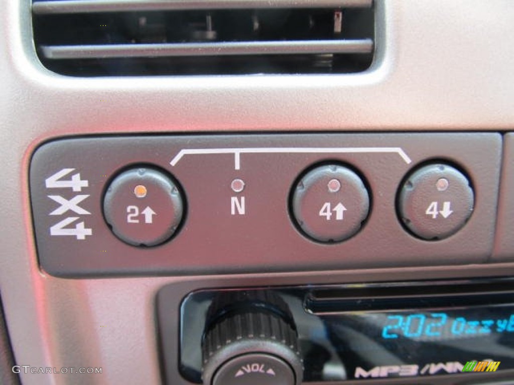 2012 Chevrolet Colorado LT Extended Cab 4x4 Controls Photo #62106549