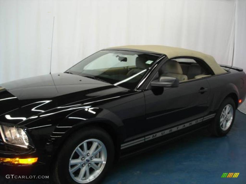 2008 Mustang V6 Deluxe Convertible - Black / Medium Parchment photo #34