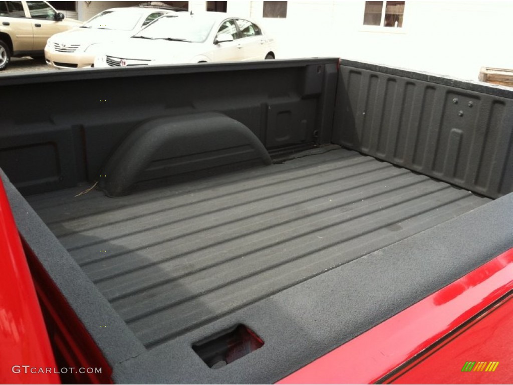 2004 Silverado 1500 LS Extended Cab - Victory Red / Dark Charcoal photo #10