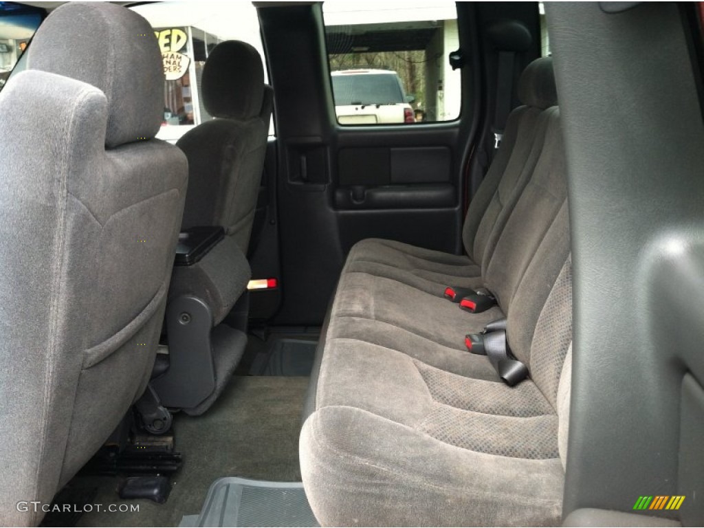 2004 Silverado 1500 LS Extended Cab - Victory Red / Dark Charcoal photo #15