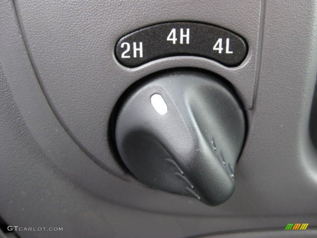 2003 Ford F150 XLT SuperCab 4x4 Controls Photo #62113301