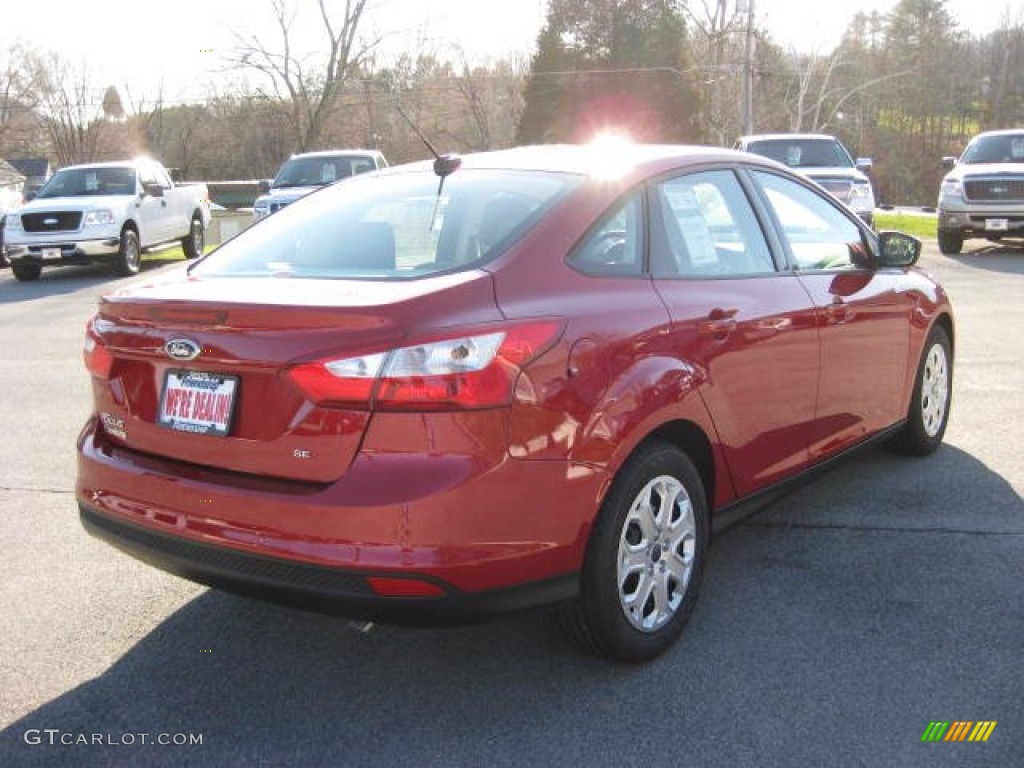 2012 Focus SE Sedan - Red Candy Metallic / Stone photo #6