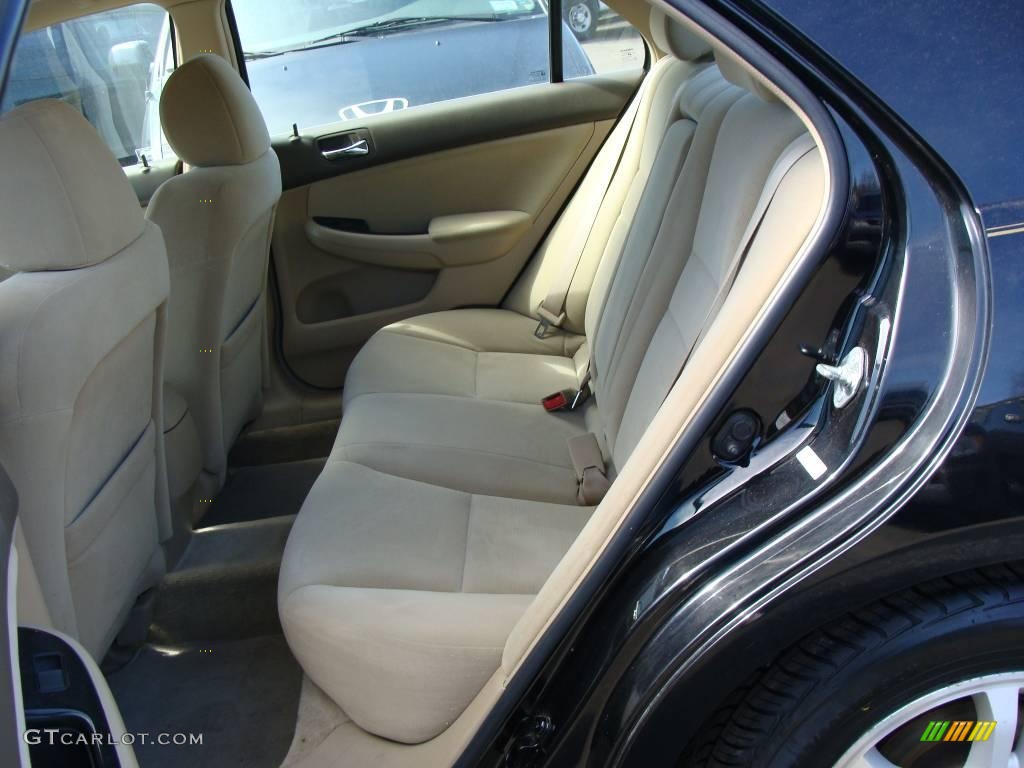 2006 Accord SE Sedan - Nighthawk Black Pearl / Ivory photo #7