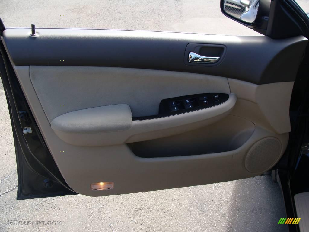 2006 Accord SE Sedan - Nighthawk Black Pearl / Ivory photo #8