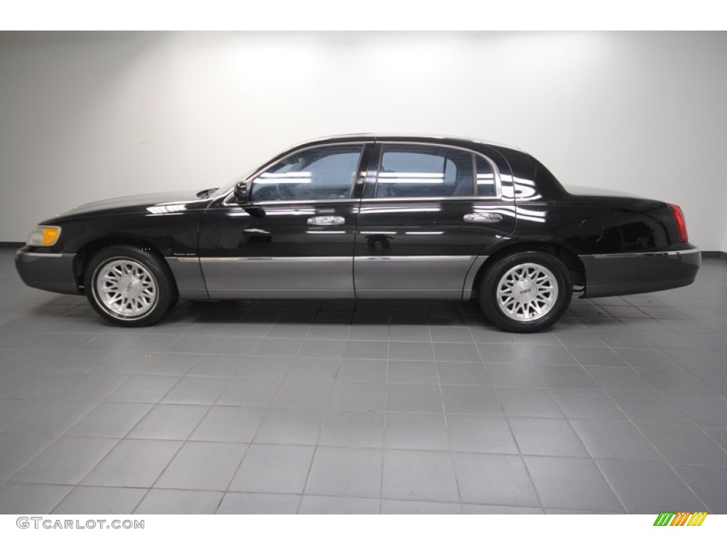 1999 Town Car Signature - Ebony Black / Light Graphite photo #2