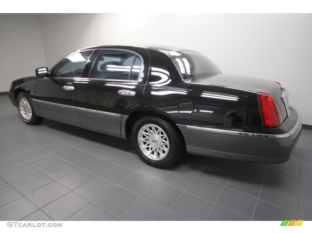 1999 Town Car Signature - Ebony Black / Light Graphite photo #5