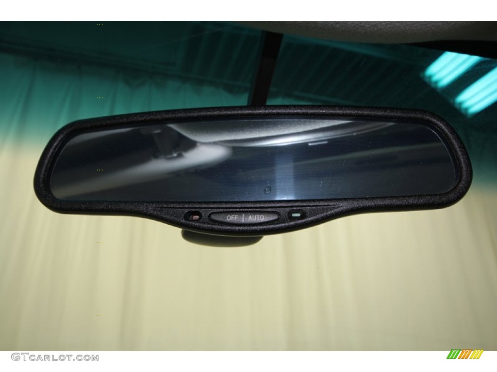 1999 Town Car Signature - Ebony Black / Light Graphite photo #21