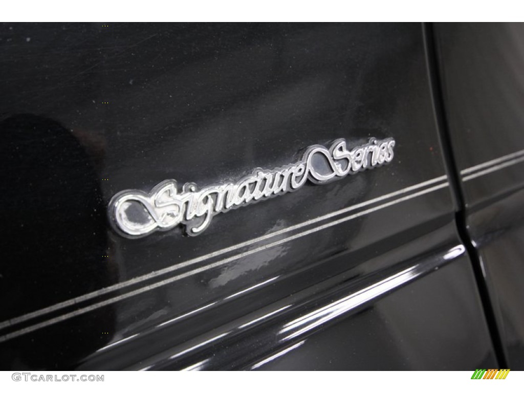 1999 Town Car Signature - Ebony Black / Light Graphite photo #43
