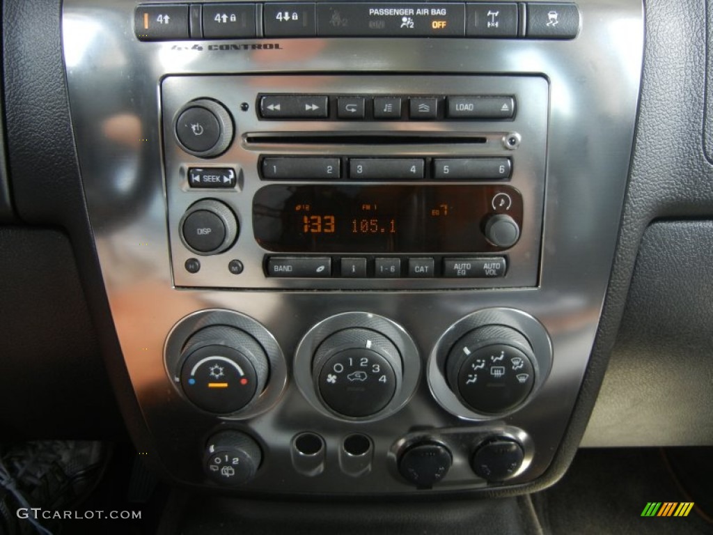 2006 Hummer H3 Standard H3 Model Controls Photo #62122217