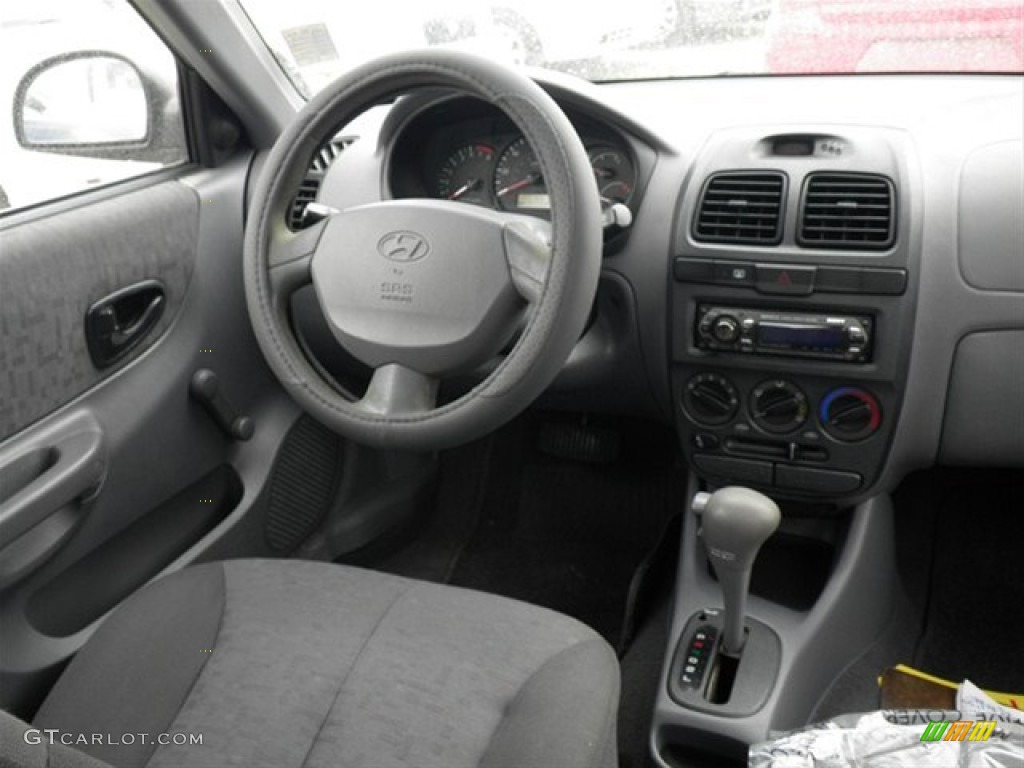 2004 Accent GL Sedan - Stormy Gray / Gray photo #19